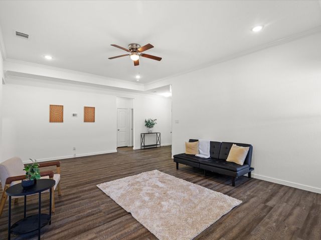 86 Tremont Street, Cleburne, TX 76031