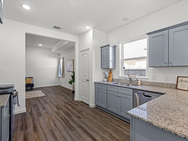 86 Tremont Street, Cleburne, TX 76031