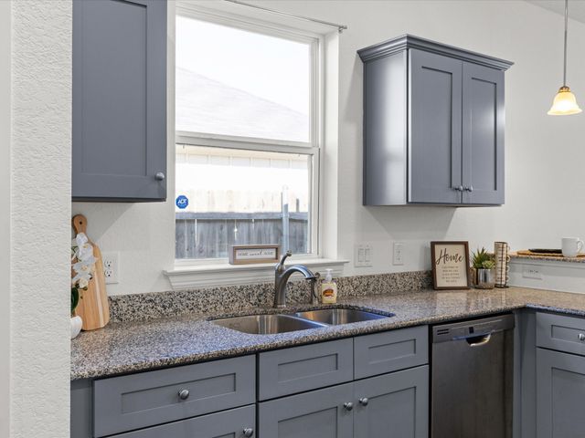 86 Tremont Street, Cleburne, TX 76031