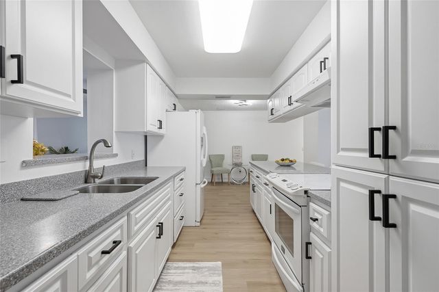 1318 S HILLCREST AVENUE, Clearwater, FL 33756