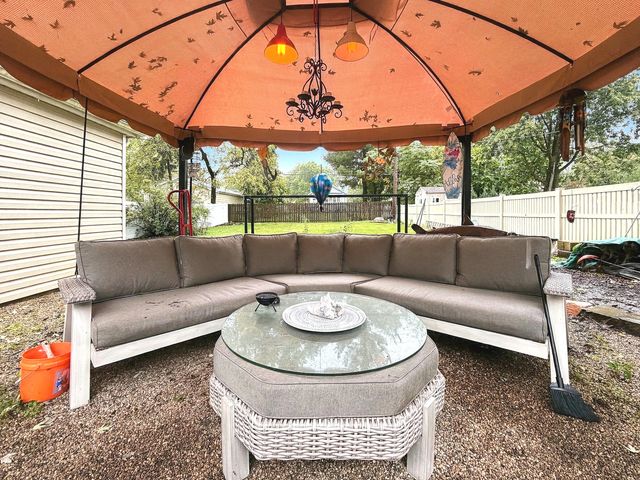 458 S Harvard Avenue, Villa Park, IL 60181