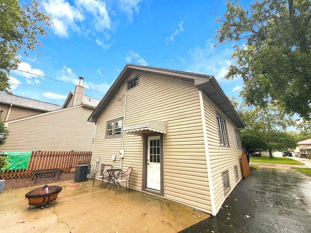 458 S Harvard Avenue, Villa Park, IL 60181