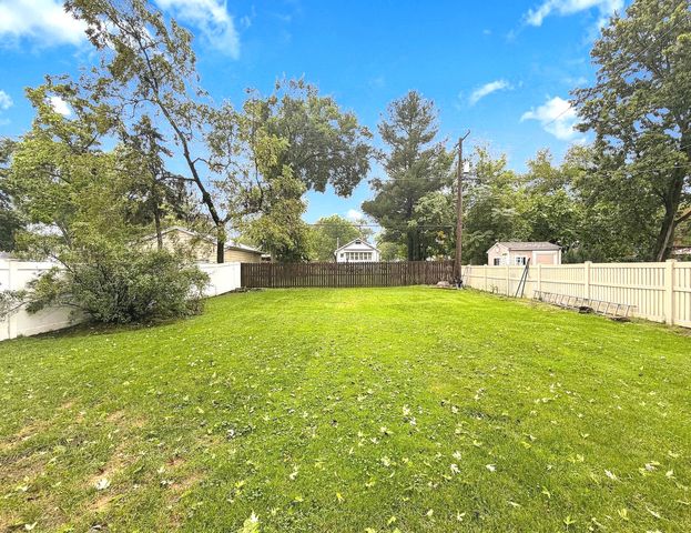 458 S Harvard Avenue, Villa Park, IL 60181
