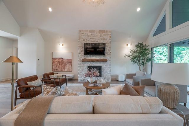25384 W 107th Terrace, Olathe, KS 66061