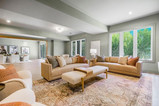 25384 W 107th Terrace, Olathe, KS 66061