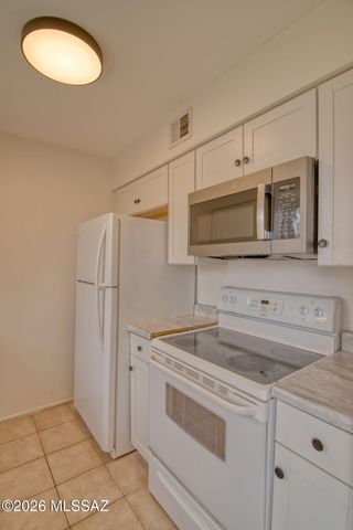 6717 E Calle La Paz Unit D, Tucson, AZ 85715