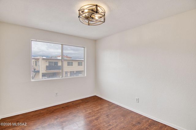 6717 E Calle La Paz Unit D, Tucson, AZ 85715