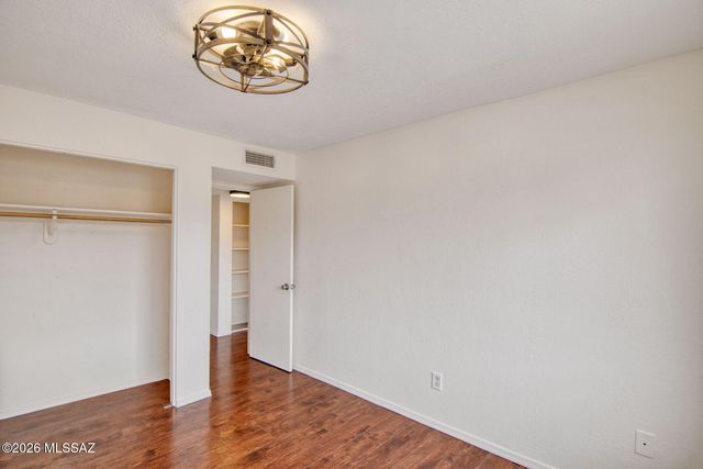 6717 E Calle La Paz Unit D, Tucson, AZ 85715