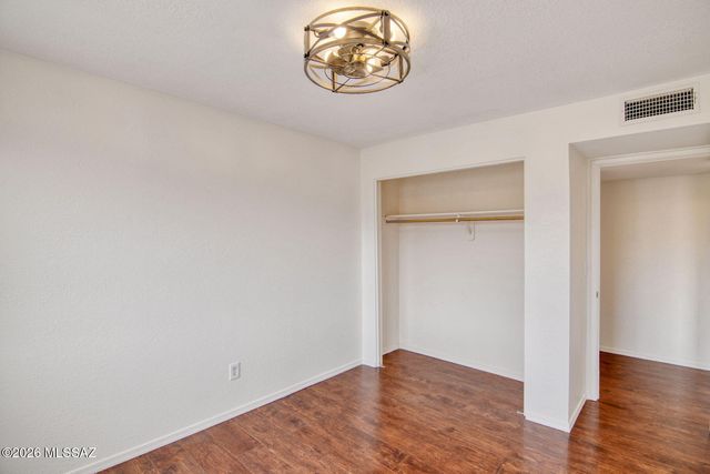 6717 E Calle La Paz Unit D, Tucson, AZ 85715