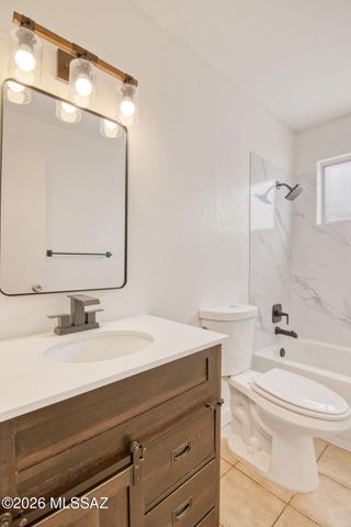 6717 E Calle La Paz Unit D, Tucson, AZ 85715