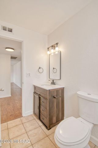 6717 E Calle La Paz Unit D, Tucson, AZ 85715