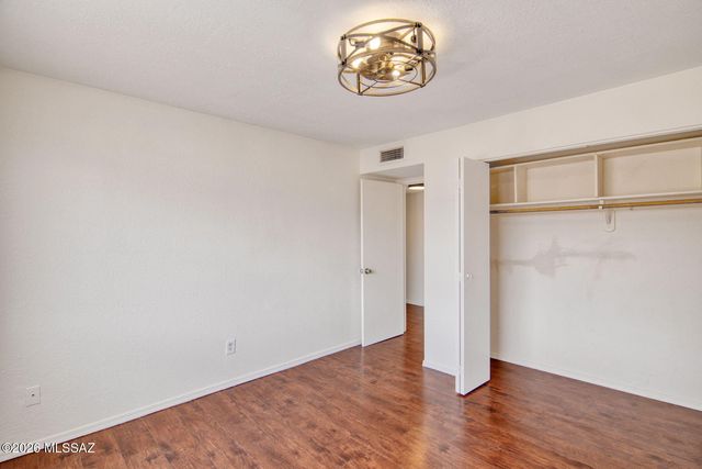 6717 E Calle La Paz Unit D, Tucson, AZ 85715