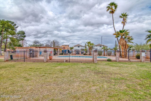 6717 E Calle La Paz Unit D, Tucson, AZ 85715