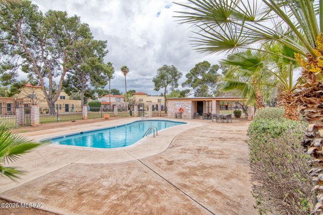 6717 E Calle La Paz Unit D, Tucson, AZ 85715