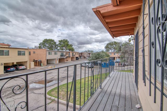 6717 E Calle La Paz Unit D, Tucson, AZ 85715