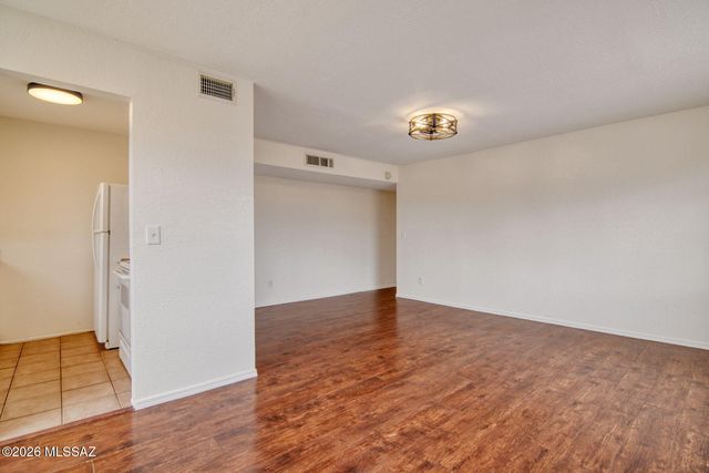 6717 E Calle La Paz Unit D, Tucson, AZ 85715