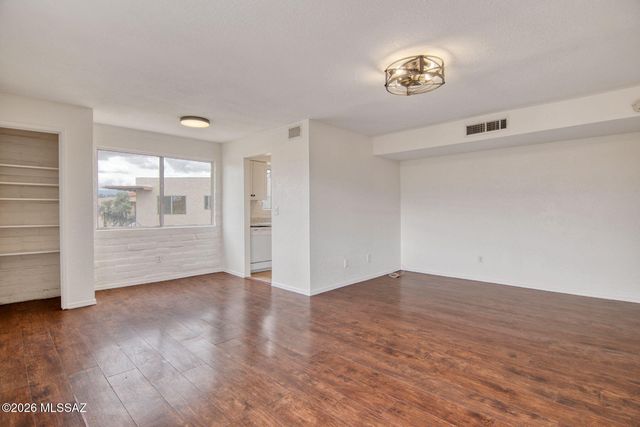 6717 E Calle La Paz Unit D, Tucson, AZ 85715