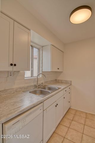 6717 E Calle La Paz Unit D, Tucson, AZ 85715