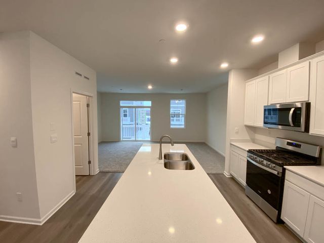 577 Yosemite Way, Mundelein, IL 60060