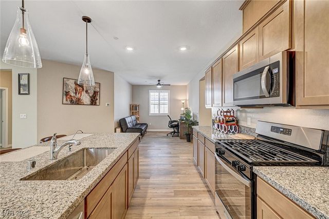 10255 Crimson Currant Street, Las Vegas, NV 89143