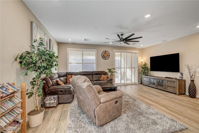 10255 Crimson Currant Street, Las Vegas, NV 89143