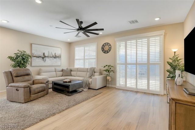 10255 Crimson Currant Street, Las Vegas, NV 89143