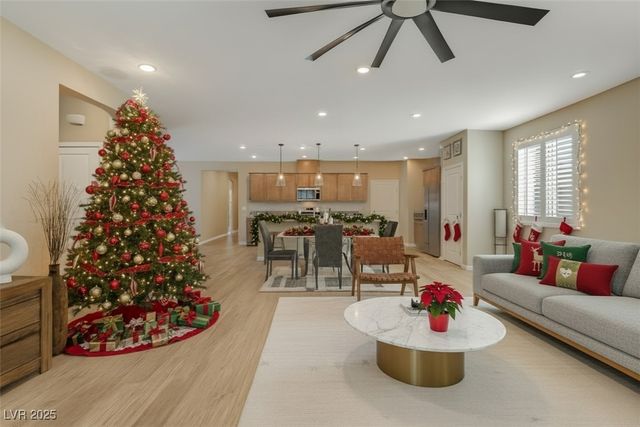 10255 Crimson Currant Street, Las Vegas, NV 89143