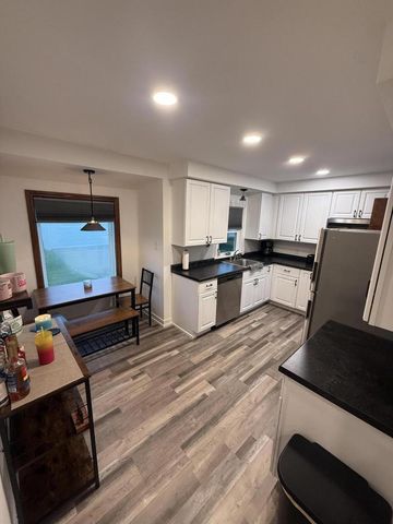 7531 25th AVENUE, Kenosha, WI 53143