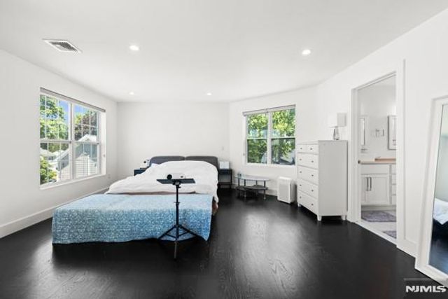 28 Lamb Court, Norwood, NJ 07648