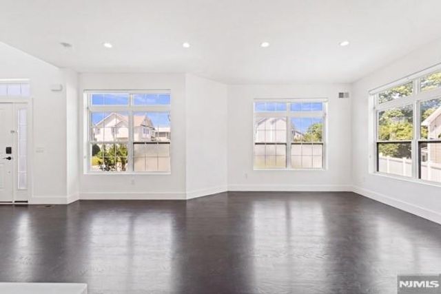 28 Lamb Court, Norwood, NJ 07648