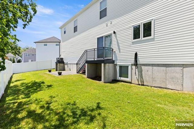 28 Lamb Court, Norwood, NJ 07648