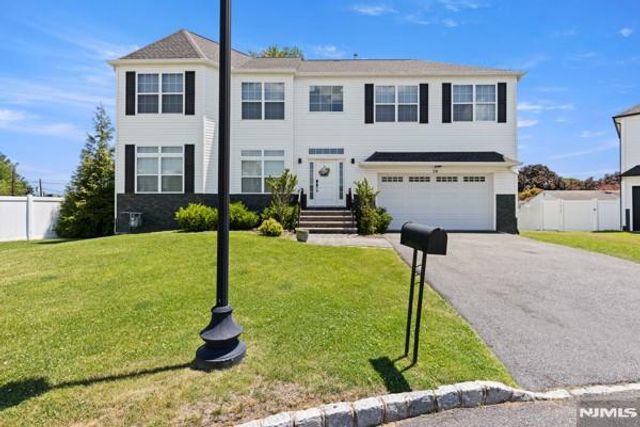 28 Lamb Court, Norwood, NJ 07648