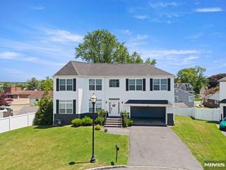28 Lamb Court, Norwood, NJ 07648