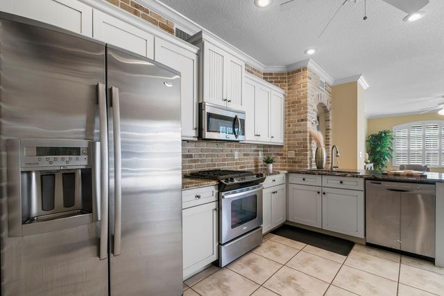 12304 WYCLIFF PLACE, Tampa, FL 33626