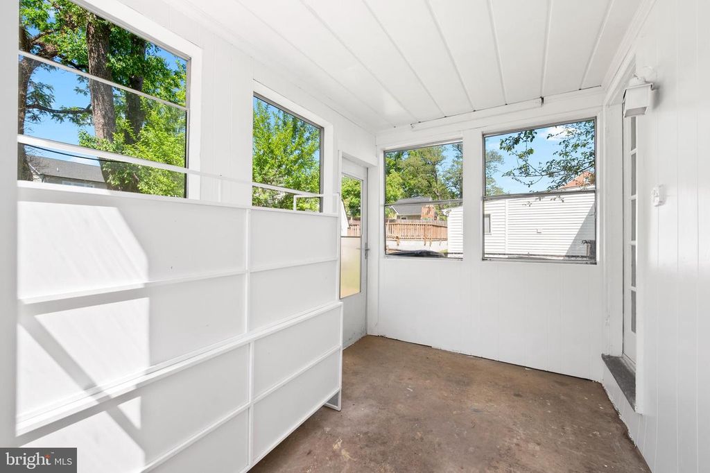 Image 10 of property listing at 4904 41ST PL, Hyattsville, MD 20781