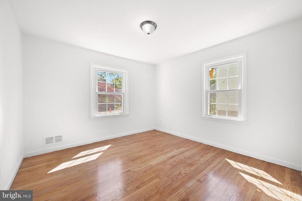 Image 11 of property listing at 4904 41ST PL, Hyattsville, MD 20781