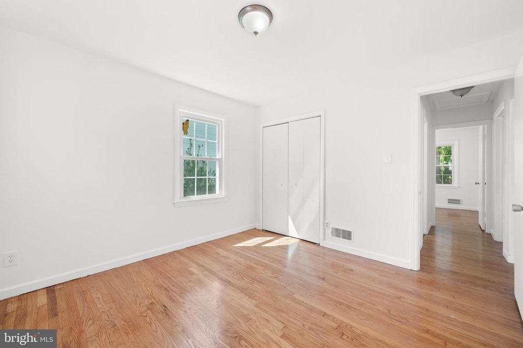 Image 12 of property listing at 4904 41ST PL, Hyattsville, MD 20781