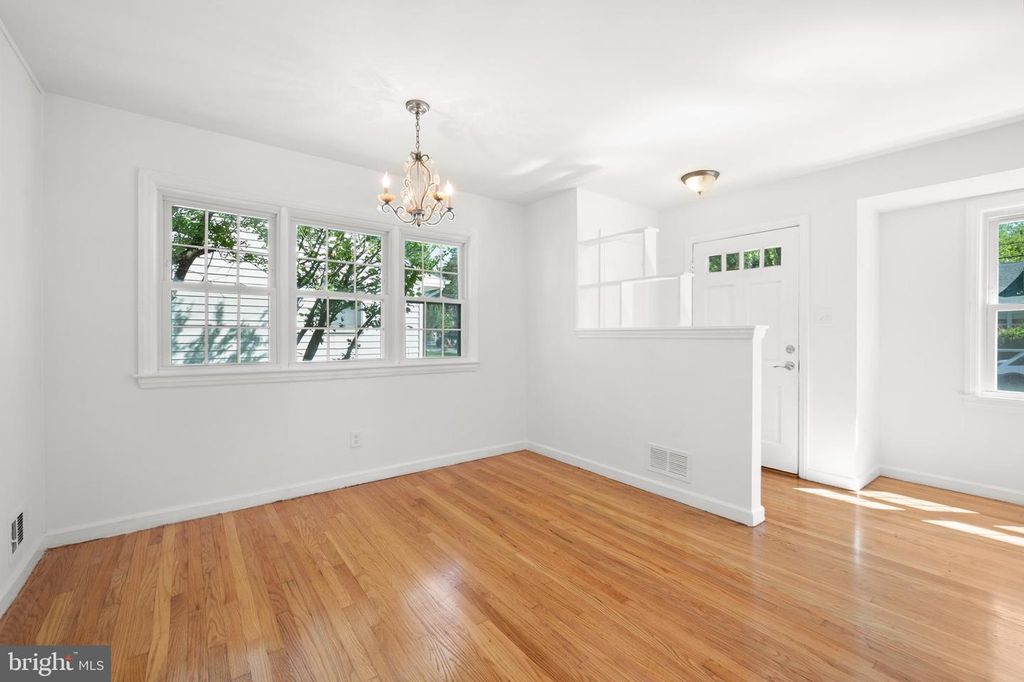 Image 5 of property listing at 4904 41ST PL, Hyattsville, MD 20781