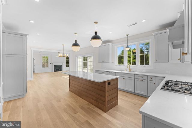 17 HICKORY LN, Malvern, PA 19355