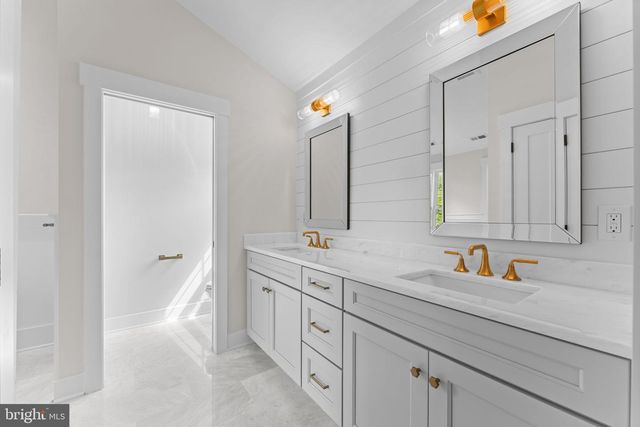 17 HICKORY LN, Malvern, PA 19355