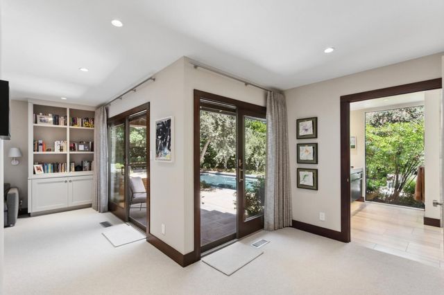 640 Lake Wilhaggin Dr, Sacramento, CA 95864
