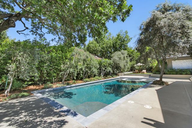 640 Lake Wilhaggin Dr, Sacramento, CA 95864