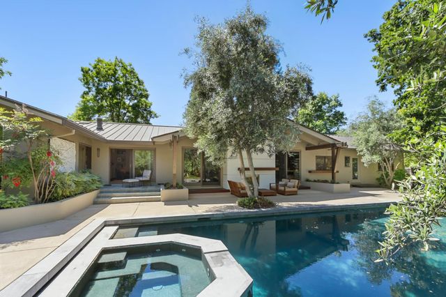 640 Lake Wilhaggin Dr, Sacramento, CA 95864