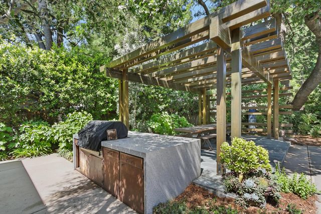 640 Lake Wilhaggin Dr, Sacramento, CA 95864