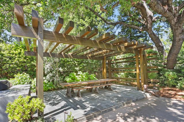 640 Lake Wilhaggin Dr, Sacramento, CA 95864