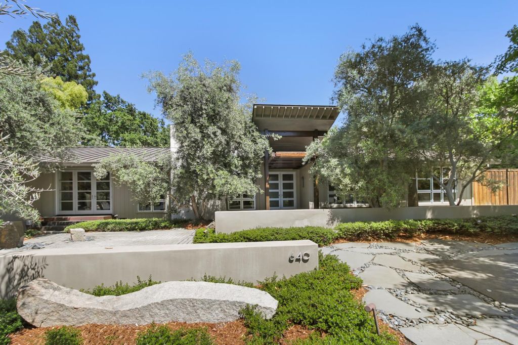 640 Lake Wilhaggin Dr, Sacramento, CA 95864