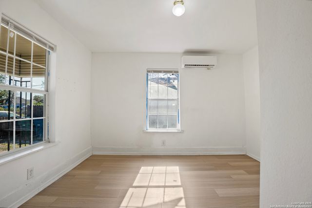 1519 N Sabinas, San Antonio, TX 78207