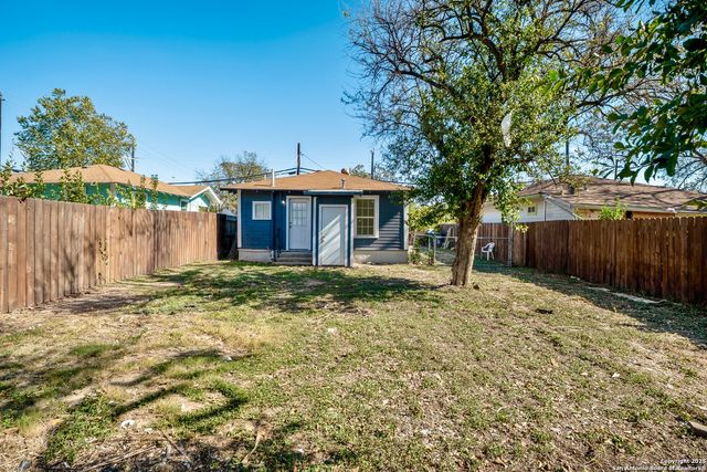 1519 N Sabinas, San Antonio, TX 78207
