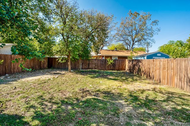 1519 N Sabinas, San Antonio, TX 78207