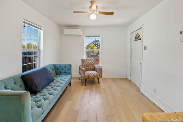 1519 N Sabinas, San Antonio, TX 78207